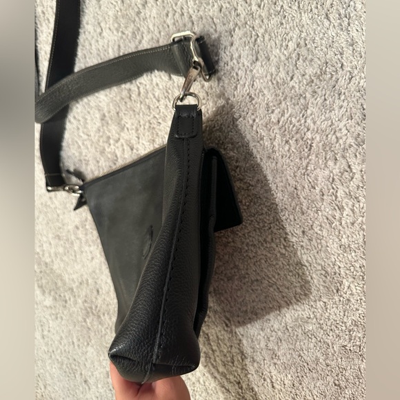 Roots - Black Leather Crossbody Side Bag Purse - Picture 6 of 15